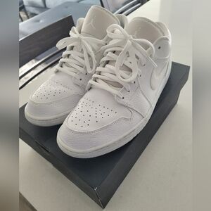 Air jordan 1 low triple white shoe size 12